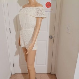 Bongo Women's Off-The-Shoulder Creme/Beige Lace Romper Short Jumpsuit (Size S)